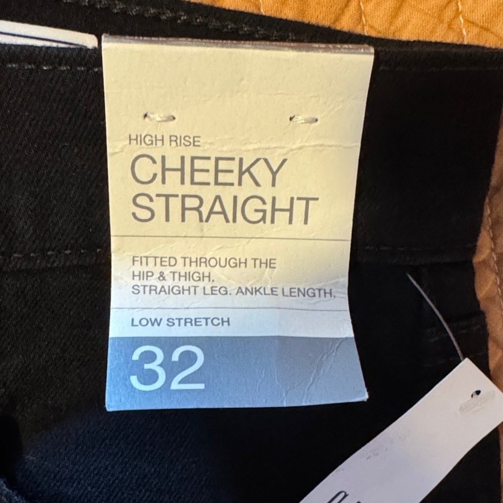 GAP Women’s Black Cheeky Straight High Rise Jeans - Picture 3 of 7